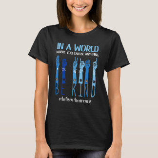 In een wereld waar je alles kunt zijn, in spi t-shirt