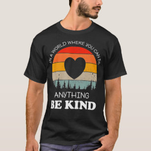 In een wereld waar je alles kunt zijn, is Vinta T-shirt