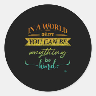 In een wereld waar je alles kunt zijn, ronde sticker