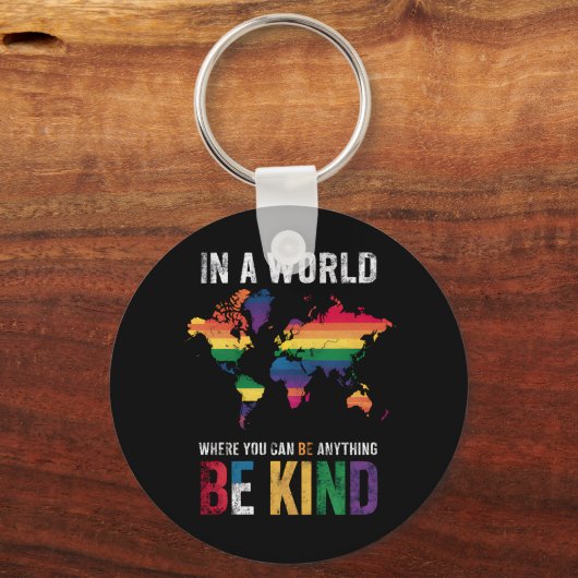 In een wereld waar je alles kunt zijn sleutelhanger (Voorkant)