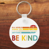 In een wereld waar je alles kunt zijn sleutelhanger (Voorkant)