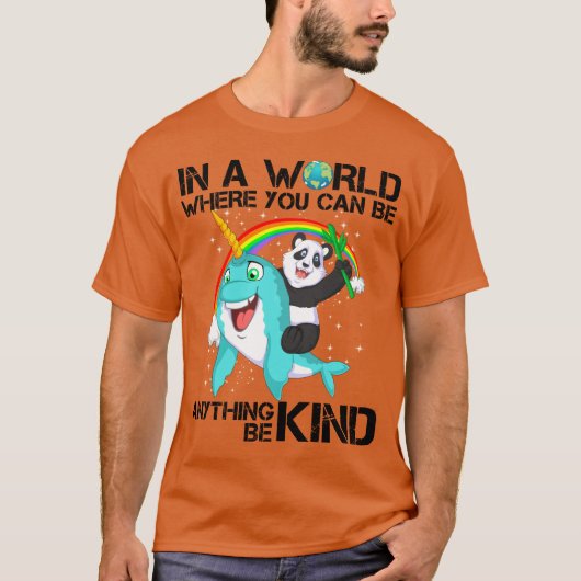 in een wereld waar je alles kunt zijn t-shirt (Voorkant)