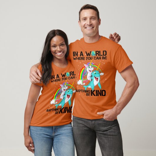 in een wereld waar je alles kunt zijn t-shirt (Unisex)