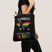 In een wereld waar je alles kunt zijn tote bag (Dichtbij)