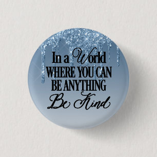 In een wereld waar je alles kunt zijn - wees aardi ronde button 3,2 cm