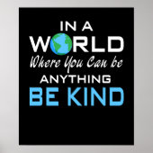 In een wereld waar je alles kunt zijn, wees aardig poster (Voorkant)