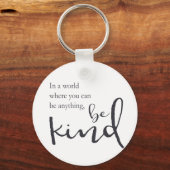 In een wereld waar je alles kunt zijn, wees vriend sleutelhanger (Voorkant)