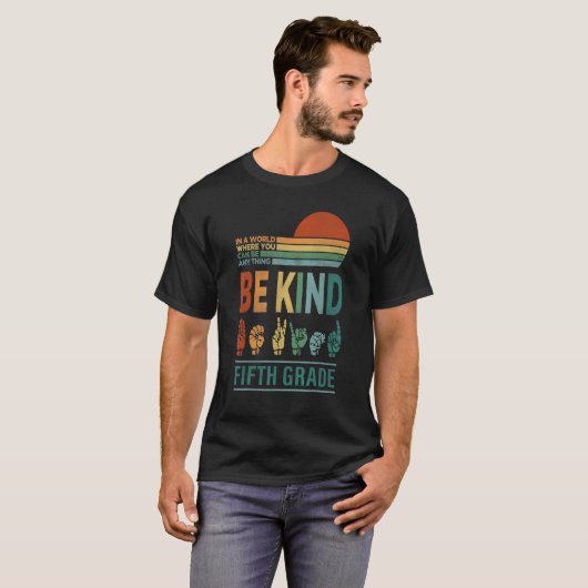 In een wereld waar je het vijfde klasseplek Kinder T-shirt (Voorkant volledig)