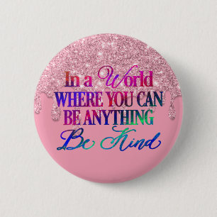 In een wereld waar je iets kunt zijn... Wees aardi Ronde Button 5,7 Cm