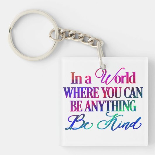 In een wereld waar je iets kunt zijn... Wees aardi Sleutelhanger (voorkant)