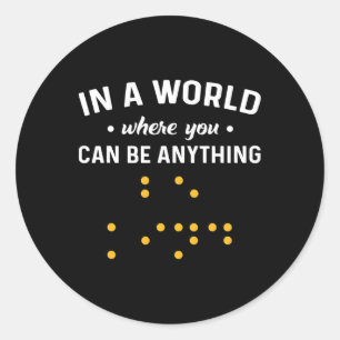 In een wereld waarin je alles kunt zijn “wees aard ronde sticker