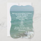 In elkaar grijpende harten op strandzand kaart (Achterkant)