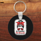 In februari Draag we Red Messy Bun - hartziekte Sleutelhanger (Voorkant)