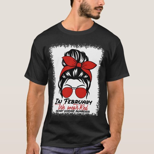 In februari Draag we Red Messy Bun Heart Disease A T-shirt (Voorkant)