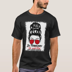 In februari Draag we Red Messy Bun Heart Disease A T-shirt
