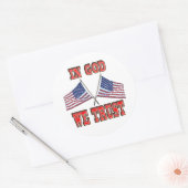 In God vertrouwen we de getransformeerde vlaggen S Ronde Sticker (Envelop)