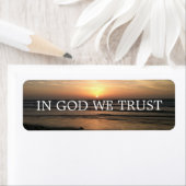 IN GOD VERTROUWEN WE HET ETIKET (Insitu)