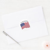 In God vertrouwen we met Amerikaanse vlag Ronde Sticker (Envelop)