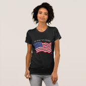 In God vertrouwen we met Amerikaanse vlag T-shirt (Voorkant volledig)