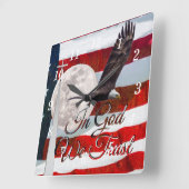 In God vertrouwen wij op de muur Vierkante Klok (Hoek)