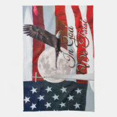 In God vertrouwen wij op keukenhanddoek (Verticaal)