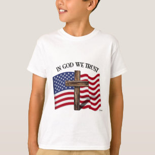 In God We Trust met robuuste kruis en Amerikaanse T-shirt