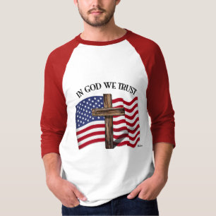 In God We Trust met Ruw Kruis en Amerikaanse vlag T-shirt