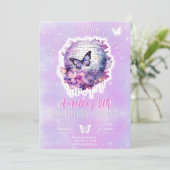 In haar verjaardag tijdperk verjaardagsuitnodiging kaart (Staand voorkant)