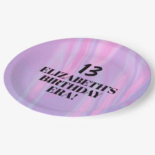 In haar verjaardagstijd elk tijdperk verjaardagsfe papieren bordje (Gekanteld)
