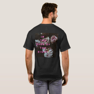 In het donker van de nacht rozen T-shirt