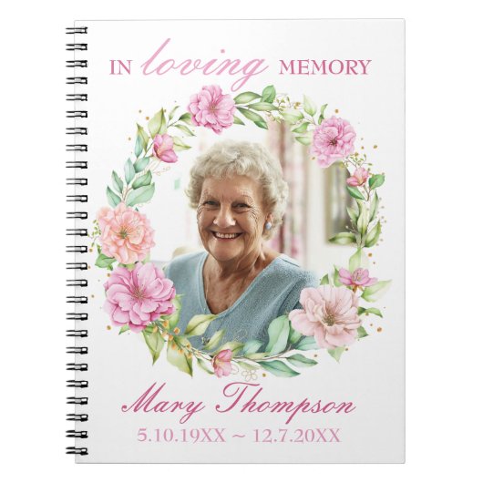 In het liefhebben van Memory Pink Floral WreatPhot Notitieboek (Voorkant)