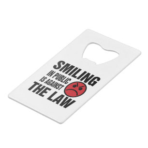 In het openbaar glimlachen is tegen de wet creditkaart flessenopener