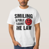 In het openbaar glimlachen is tegen de wet t-shirt (Voorkant)