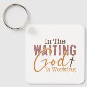 In het wachten werkt God Christelijk Quote Sleutelhanger (Voorkant)