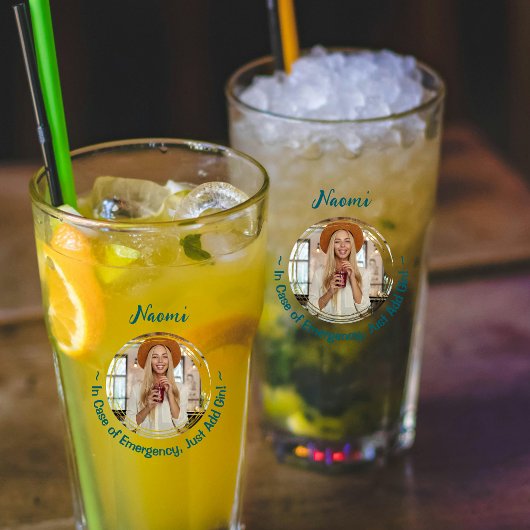 "In Hoesje van Noodsituatie Gewoon Gin toevoegen"  Glas