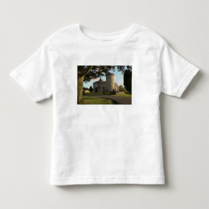 In Ierland, de zij-ingang van Dromoland Castle Kinder Shirts