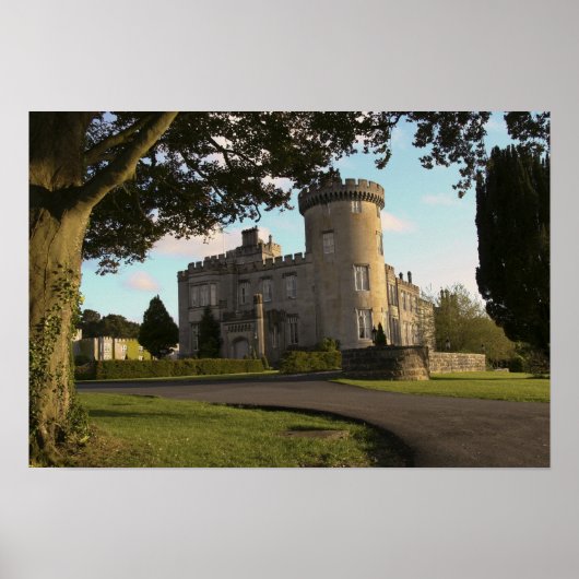 In Ierland is de ingang van het Dromoland Castle Poster (Voorkant)