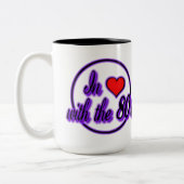 In liefde met de 80's Retro Paarse Logo Mok (Links)