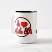 In liefde met de 80's Retro Red Logo Mok (Voorkant links)