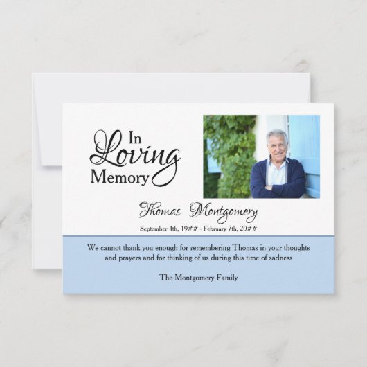 In Liefdevolle Geheugen Foto Elegant Script Blauwe Bedankkaart (Voorkant)