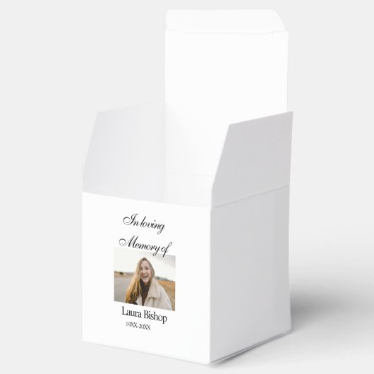 In liefdevolle herinnering van begrafenis houden n bedankdoosjes (Geopend)