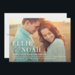 In Love Simple Modern Photo Wedding Invitation Kaart<br><div class="desc">Modern ontwerp van © berrysnoot. Afdrukbare digitale bestanden en overeenkomende objecten zijn beschikbaar! Bezoek onze website op www.berryberrysweet.com voor meer informatie!</div>