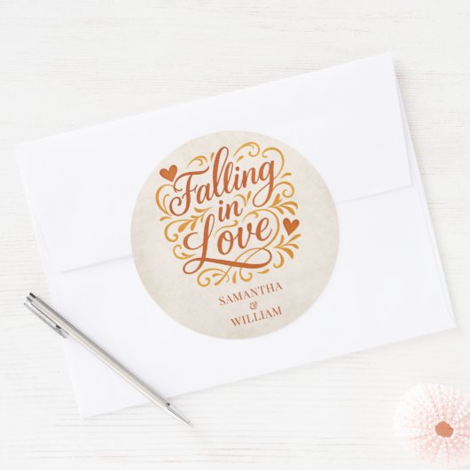 In Love Vallen Moderne Herfst Bruiloft Ronde Sticker (Envelop)