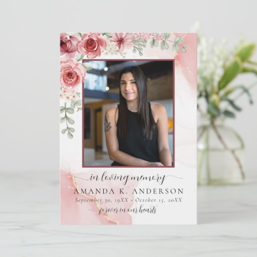 In Loving Memory Blush Red Flower Funeral Programmakaart (Staand voorkant)
