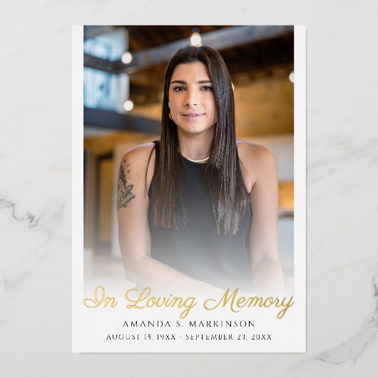 In Loving Memory Foto Eenvoudige Overlijdensbegraf Folie Uitnodiging (Voorkant)