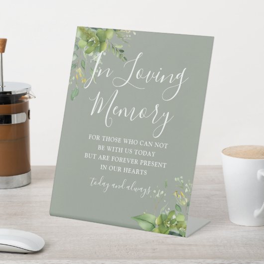 In Loving Memory Greenery Sage Green Wedding Reclamebord Met Voetstuk (Insitu)