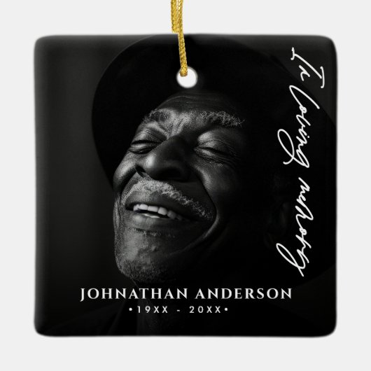 In Loving Memory Modern Script Naam & 2 foto's Keramisch Ornament (Voorkant)