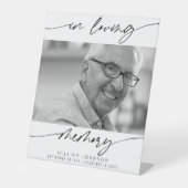 In Loving Memory Moderne Script Foto Begrafenis Reclamebord Met Voetstuk (Voorkant)