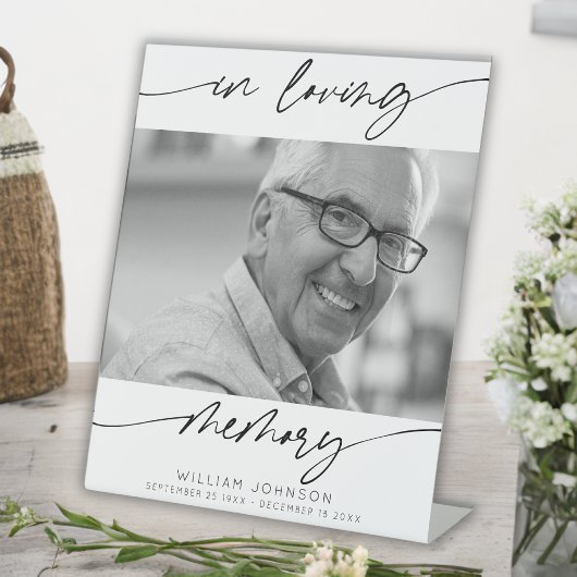 In Loving Memory Moderne Script Foto Begrafenis Reclamebord Met Voetstuk