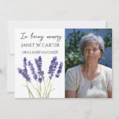 In Loving Memory Paarse Lavendel Bloemstuk Begrafe Kaart (Voorkant)